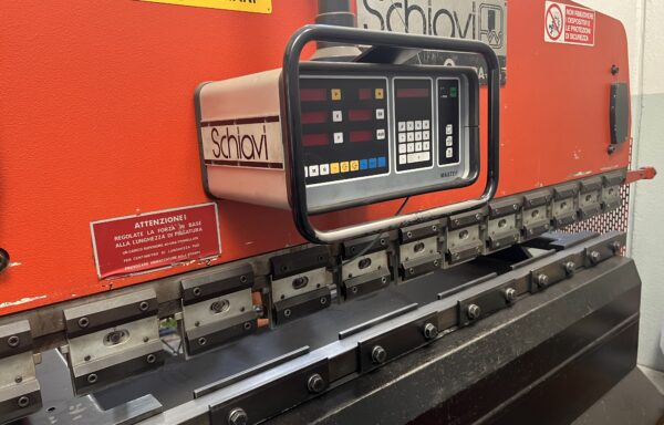 PRESSA PIEGATRICE SCHIAVI AMADA RG 80/25 – 3 ASSI