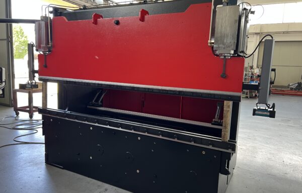 PRESSA PIEGATRICE SCHIAVI HFB 100/30 – 4 ASSI anno 2003 cnc Rock 17″ macchina in revisione
